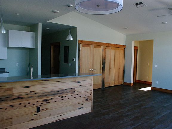 3rd image of 1002 Burlington Ave #201