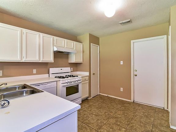 5th image of 6914 Bayou Crest Dr
