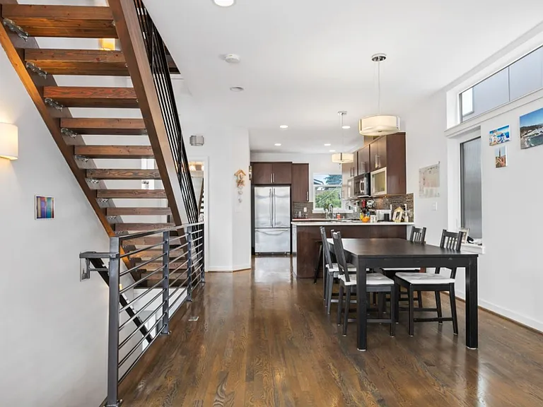 2050 NW 64th St — Photo 14