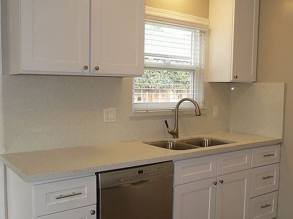 4th image of 335 Bradley Ave