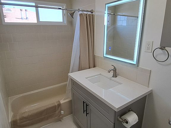 4th image of 4167 Somerset Dr APT 4