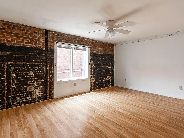 214 Wall St — Photo 22