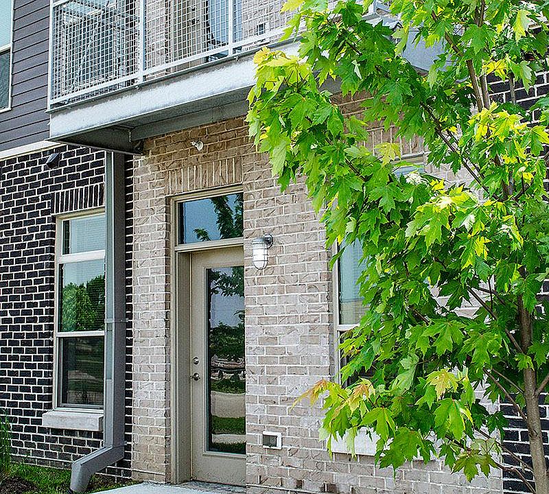 1st image of 432 SE Laurel St Unit 202