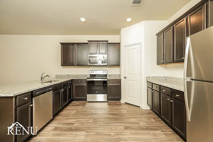 11002 Chatham Ct — Photo 3