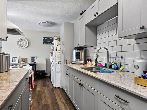 4th image of 1525 Tranquille Rd #106