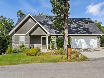 2 S Moors Ln, Bella Vista, AR, 72714