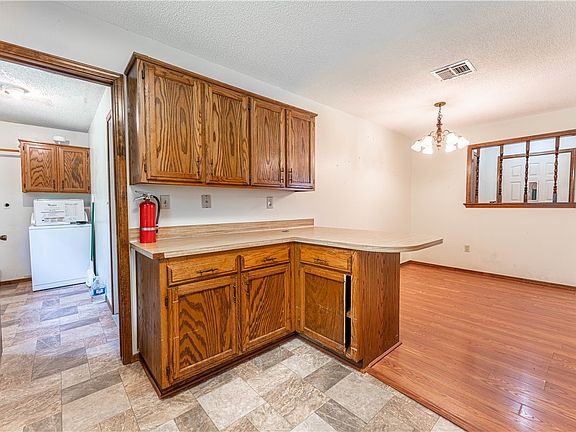 5th image of 1003 SE 11th St