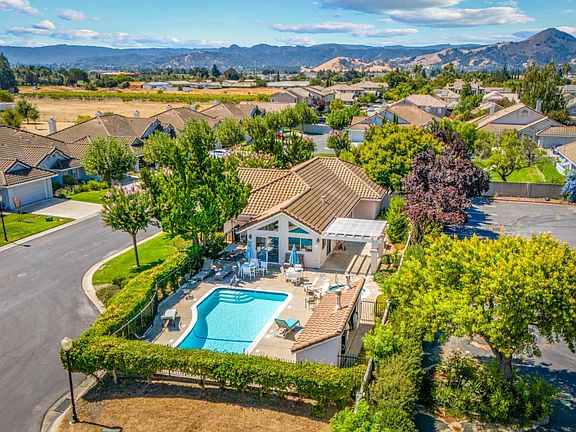 3rd image of 16983 Sugar Pine Dr