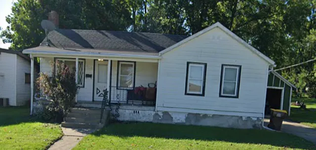 933 E Clinton St — Photo 1