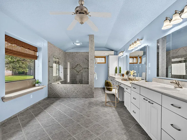 700 Rogart Dr — Photo 15