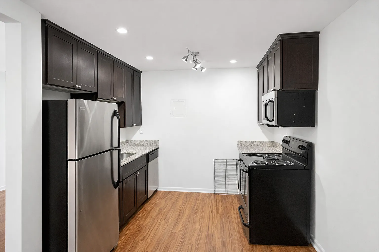 2 bed, $1,200 — Photo 4