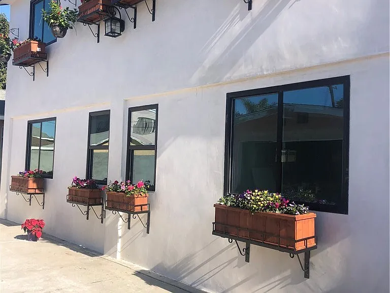 9528 S Redfern Ave — Photo 18