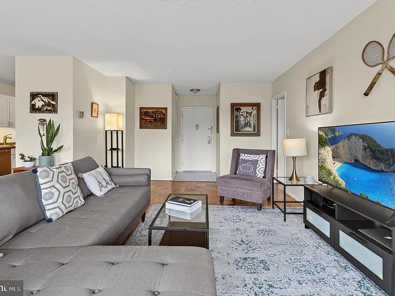 1225 Martha Custis Dr #709 — Photo 9