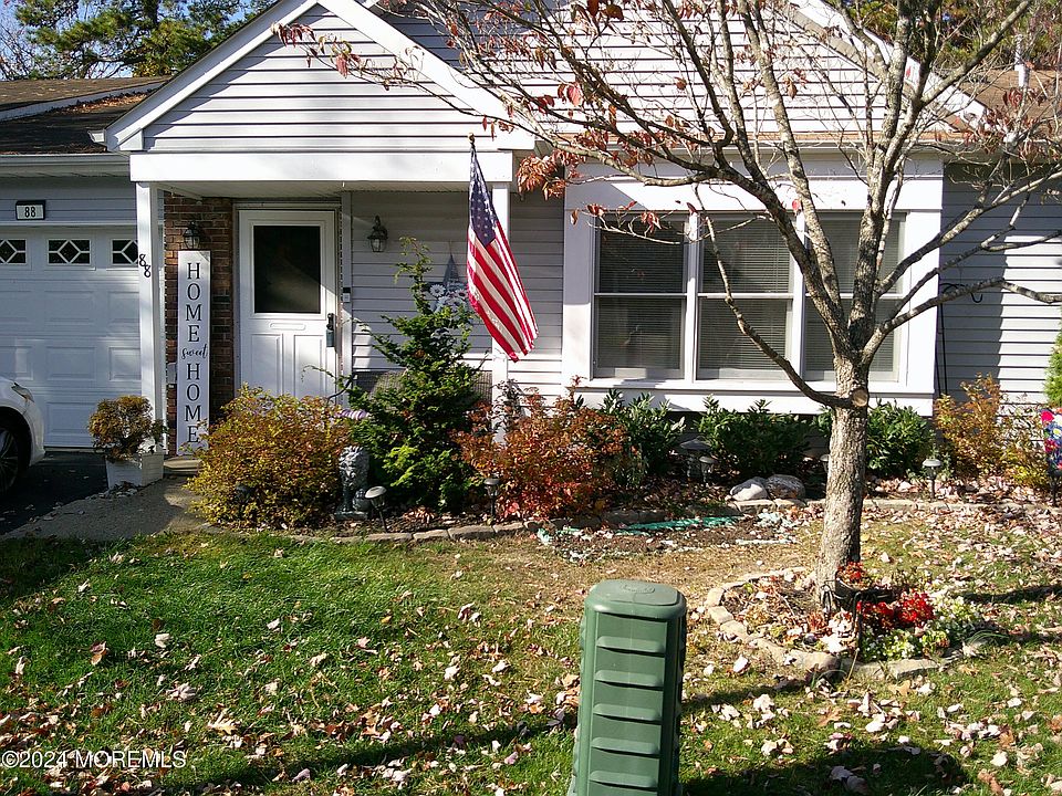 1st image of 88 Chaucer Court