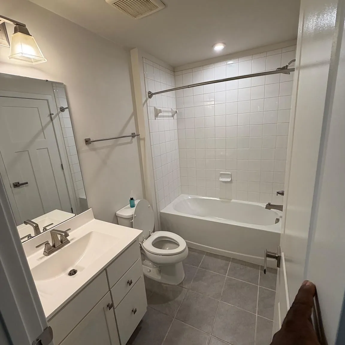 3 bed, 3.5 bath, 1940 sqft, $3,000 — Photo 2