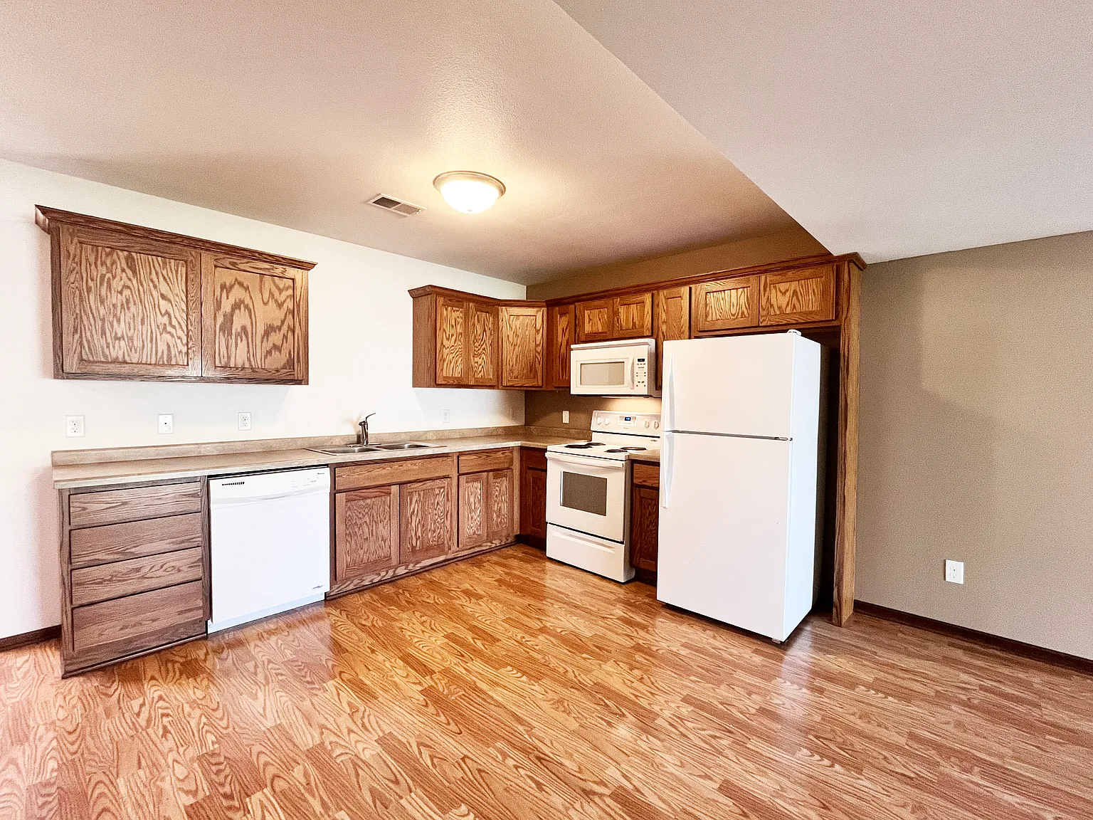 Autumn Wind Townhomes — Photo 2