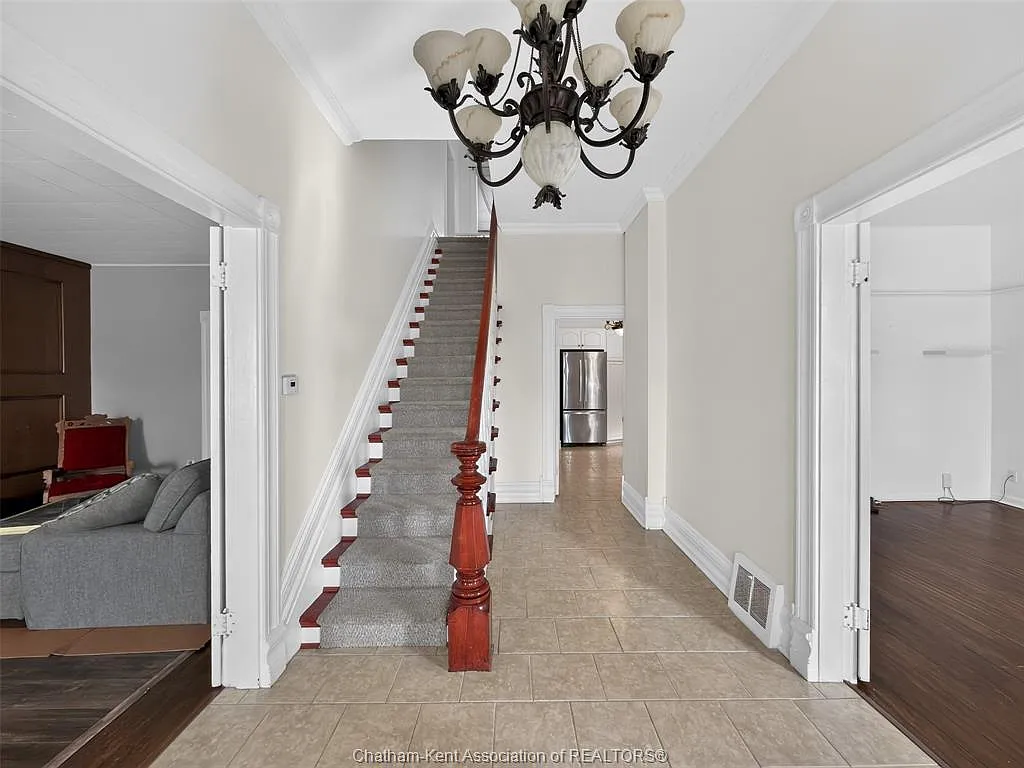 5 bed, 4.0 bath, $3,200 — Photo 2