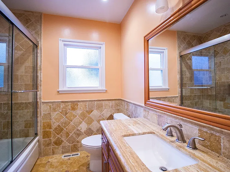 2702 Ladoga Ave — Photo 8