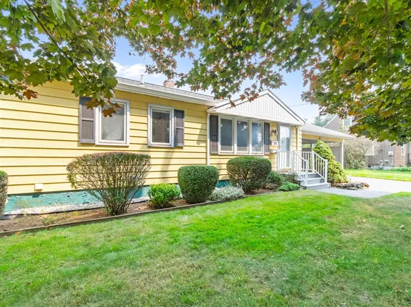 105 Iroquois Avenue, Essex Junction, VT 05452