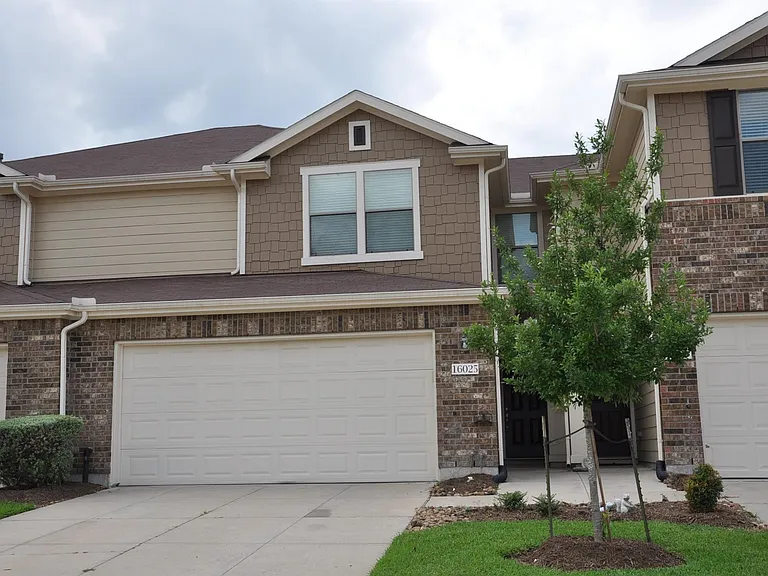 16025 Summerville Lake Dr — Photo 3