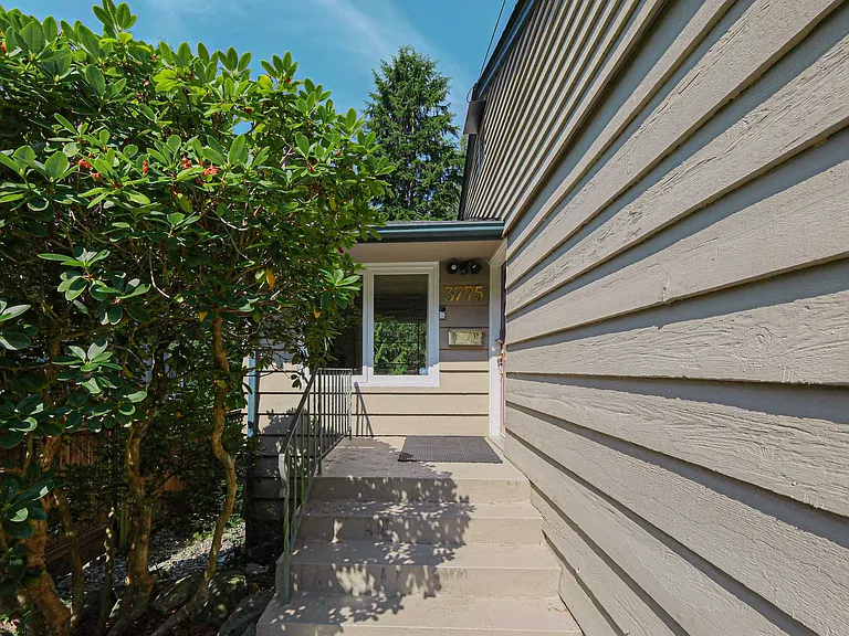 3775 Emerald Dr — Photo 4