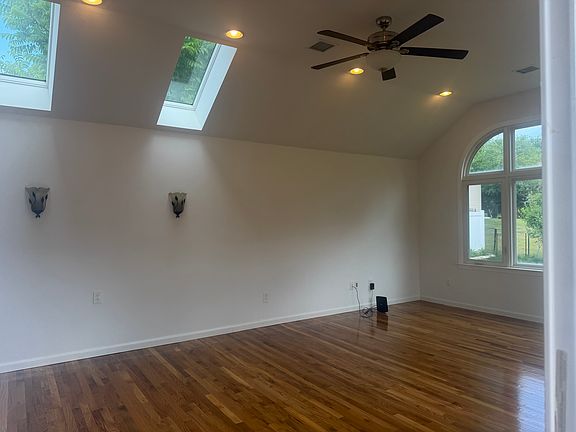5th image of 62 W McClellan Ave