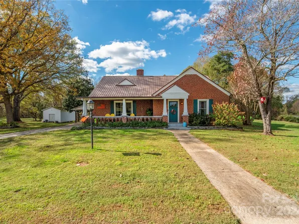 103 2nd St NW, Catawba, NC 28609