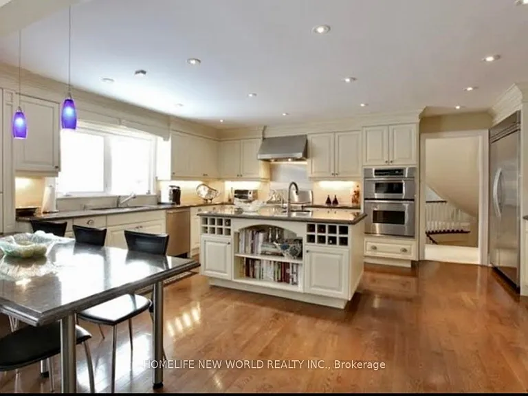 5 Junewood Cres — Photo 2