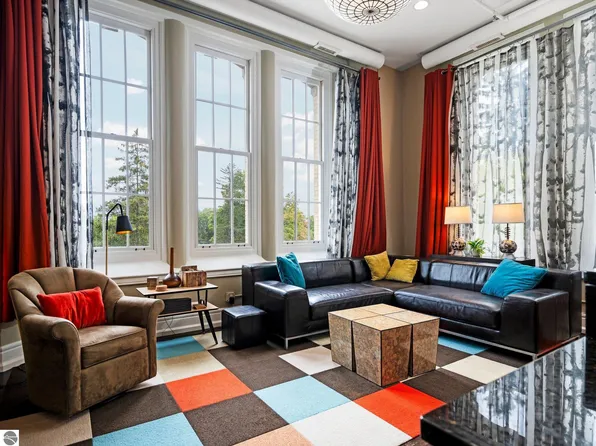 800-204 Cottageview Dr, Traverse City, MI 49684