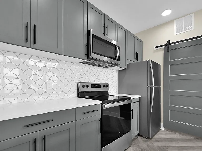 Beautiful luxury apartments available close to downtown! — Photo 7