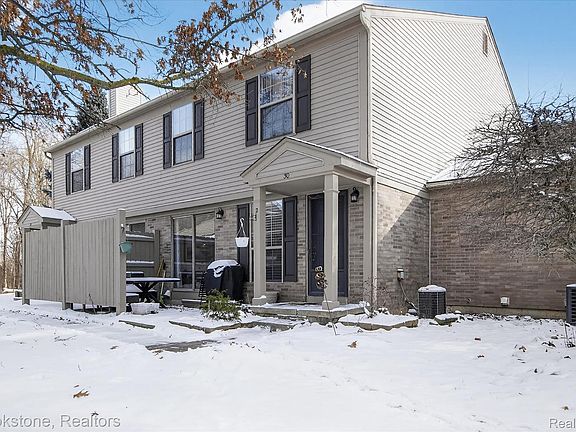 2nd image of 30 Pine Tree Ridge Dr Unit 2