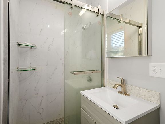 4th image of 517 Washington St #1