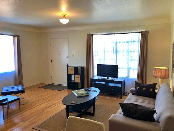 5th image of 219 Solano Dr NE #1