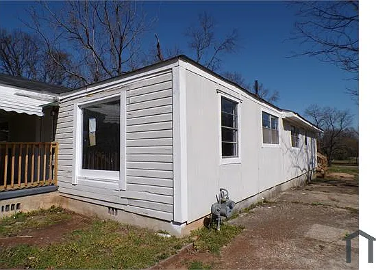 5 bed, 1375 sqft, $1,300 — Photo 2