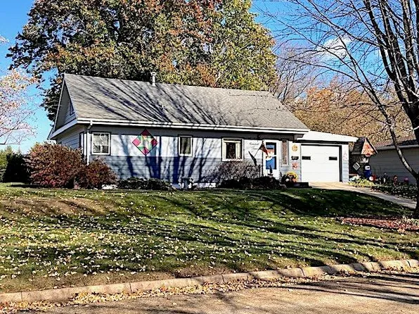 520 N 5th St, Greene, IA 50636