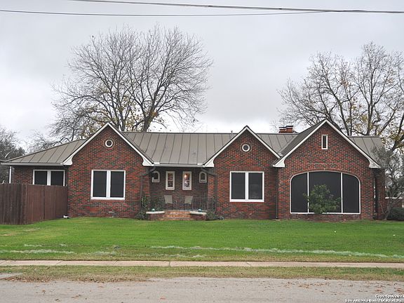 3rd image of 501 W Park