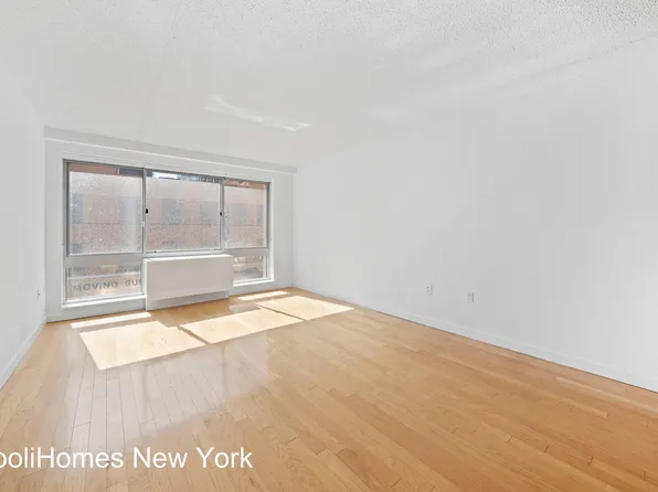 555 West 23rd Street image 1 of 7