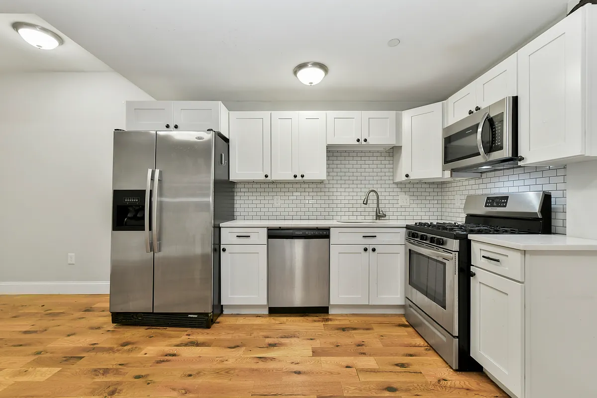Building Photo - 322 Saratoga St #2