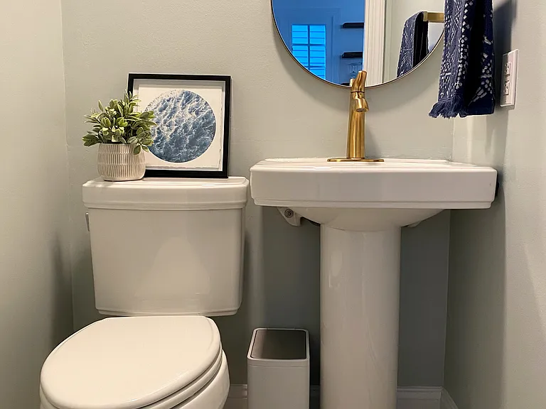 Half bath (on kitchen / living room level)