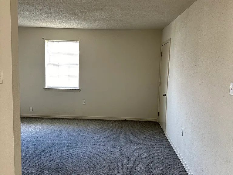 202 Omega St #C & D — Photo 6