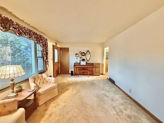 3rd image of 604 Terrace Hill Dr