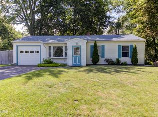 28 Amelia Dr, Schenectady, NY 12309
