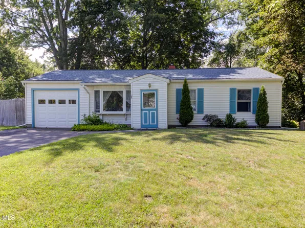28 Amelia Drive, Schenectady, NY 12309