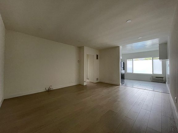 5th image of 5089 Highland View Ave #8