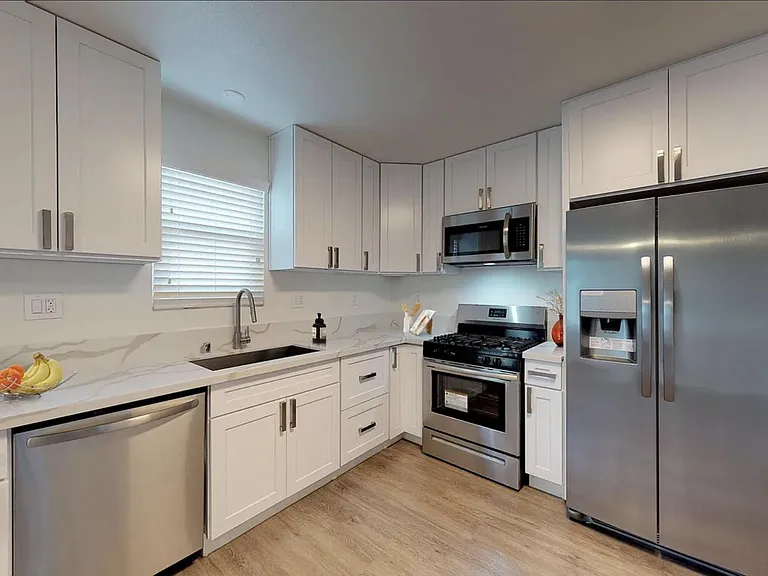 5008 Hazeltine Ave #9 — Photo 1
