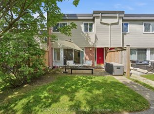 Country Lane, Aurora, ON L4G 3M2