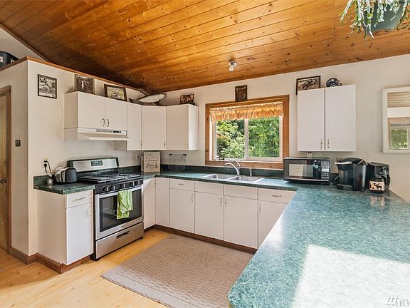 4th image of 2915 Nature Ln SE