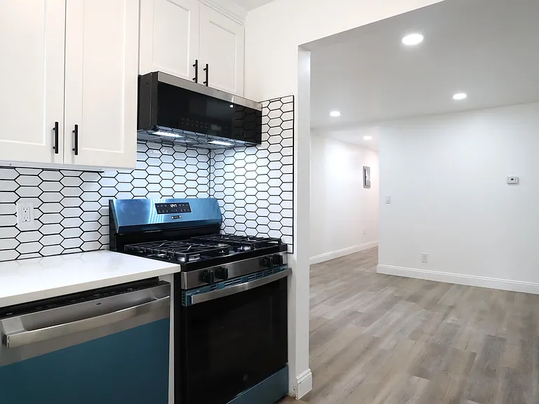 1611 Ann St #1 — Photo 7