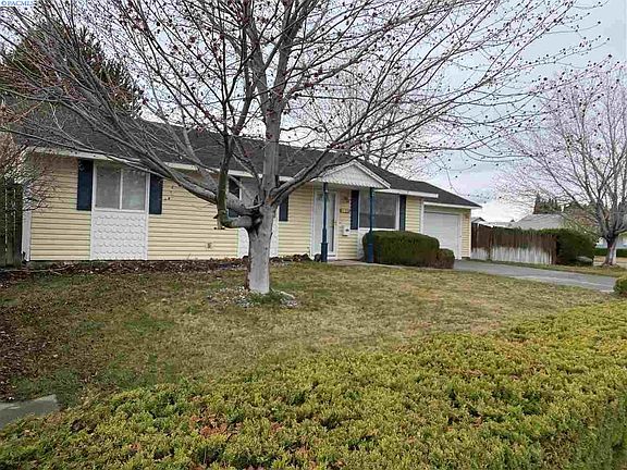 5th image of 3031 Iris St