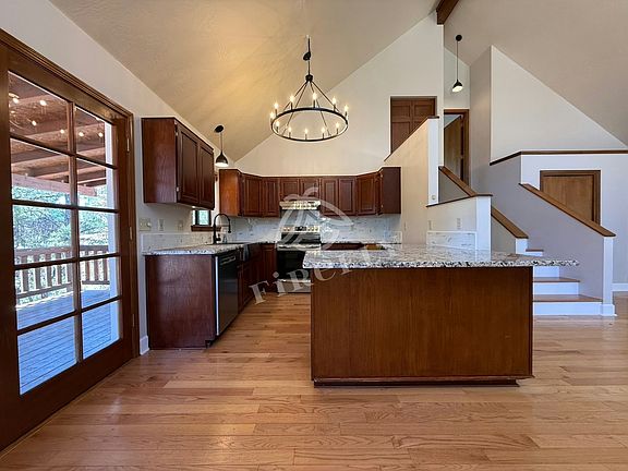 2nd image of 2813 Dogleg Way